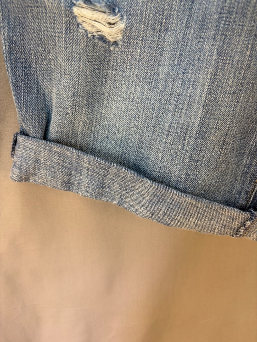 LOFT Distressed Denim Jean Shorts, color Blue size 26/2 (NWT) - Picture 5 of 10